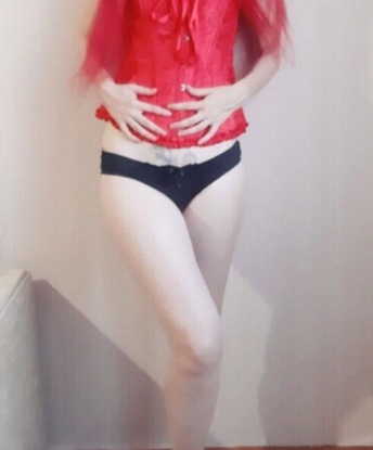 Знойная кудрявая красотка приглашает в гости и обещает утолить твои самые сокровенные желания. Я раскрою весь свой потенциал ради тебя! 4405, 1994 года