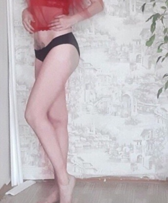 Знойная кудрявая красотка приглашает в гости и обещает утолить твои самые сокровенные желания. Я раскрою весь свой потенциал ради тебя! 4405, 1994 года